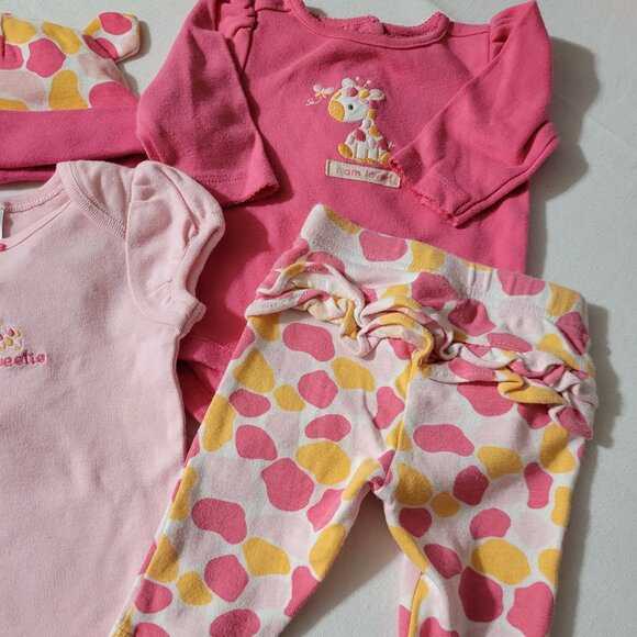 Gymboree Jolly Giraffe NWT Outlet 0-3 month Light pink Bodysuit, NWOT Outlet Hat - Picture 2 of 4